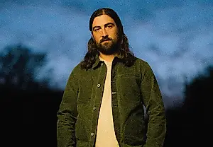 Noah Kahan vuelve a arrasar en las listas