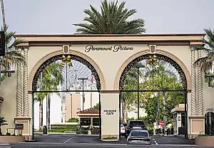 Paramount se hace con Warner