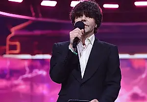 Tim Burgess recuerda a Mani en los BRITs 2026