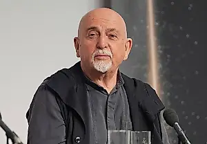 Питер Гэбриэл благодарит Джоша Сафди за "Marty Supreme"