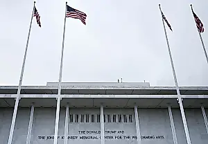 Президент Kennedy Center требует миллион с музыканта за отмену концерта