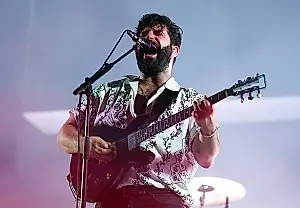 Foals insinúan que habrá nuevo álbum: «2026… Año del Caballo de Fuego»