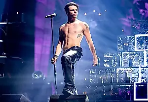 Yungblud и Smashing Pumpkins: "Zombie" в новом мраке