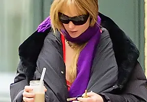 Jennifer Lawrence combina Ugg con un bolso de The Row de 33.000 dólares