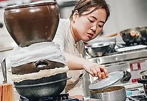 Una cuchara negra en la cocina de la fama: Brewmaster Yun