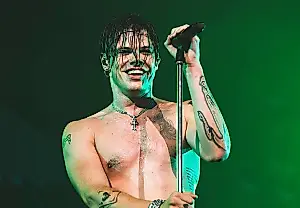 Yungblud lanza una segunda parte de 'IDOLS' más cínica
