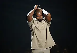 Kanye West contra el constructor de Malibú