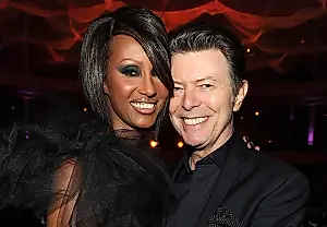 Iman se hace un tatuaje en memoria de David Bowie en el décimo aniversario de su muerte