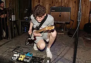 Muere Matt Kwasniewski-Kelvin, guitarrista de Black Midi: una triste noticia