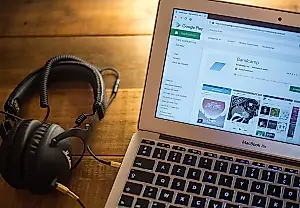 Bandcamp запрещает музыку ИИ