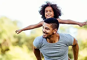 Un padre cariñoso, un niño sano: una verdad inesperada