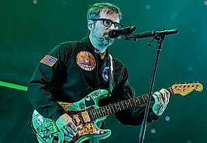 Weezer vuelven con un éxito luminoso