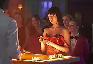 Netflix рискует с "Kakegurui": Трейлер «Bet» занялся азартными играми