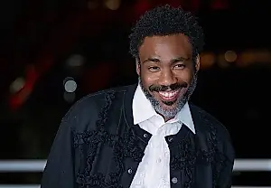 Donald Glover reaviva las esperanzas de una película de Community