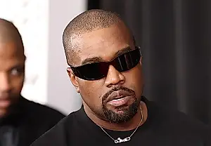 La entrada de Kanye West, en el aire