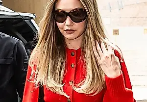 Gigi Hadid y el regreso del rojo tomate