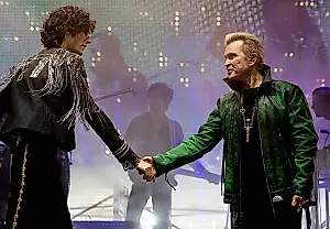 Sorpresa en Coachella: Sombr y Billy Idol