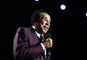Суд против Smokey Robinson