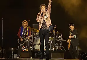 Старые камни, новый язык: Rolling Stones дразнят фанатов