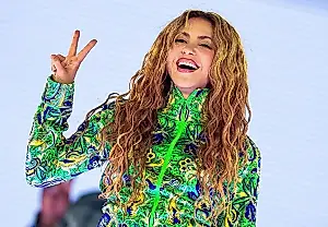 Shakira reúne a dos millones sobre la arena de Río: magia ante la que ya no se puede llorar