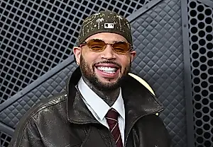 Chris Brown publica un álbum con YoungBoy Never Broke Again y GloRilla