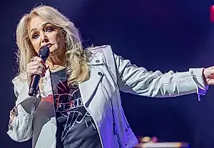 Bonnie Tyler acaba en el quirófano en Portugal