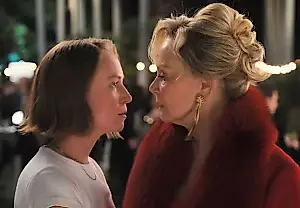 El romance entre Ava y Deborah en la serie «Hacks» resulta ser un fanfic