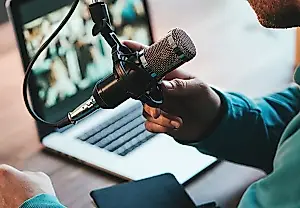 Podslop: el auge de los pódcast creados con IA