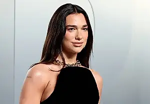 Dua Lipa demanda a Samsung por usar su imagen