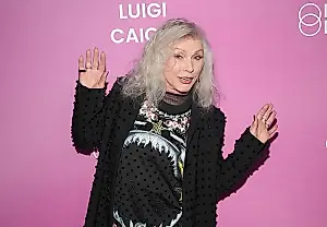 Debbie Harry interpretará a la madre de Pamela Anderson en la comedia «Maitreya»