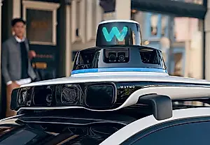 Waymo retira 4000 robotaxis tras un curioso accidente en una carretera inundada