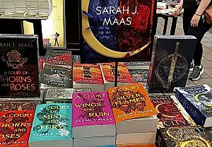 Dos nuevos libros de ACOTAR, de Sarah J. Maas