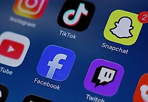 Indonesia expulsa a los adolescentes de las redes sociales