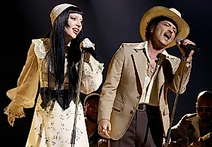 Gaga pide a Mars una canción para su boda