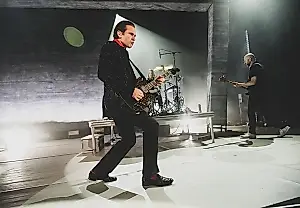Rockeros contra la propaganda bélica