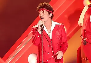Bruno Mars arrasa en las listas