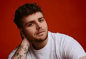 «Ordinary»: la canción que no se rinde