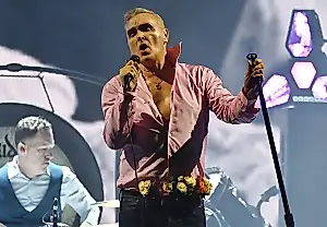 La Embajada de España se burla de la cancelación del concierto de Morrissey