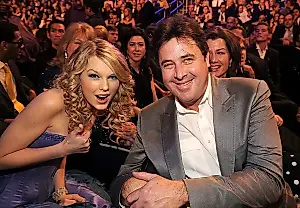 Vince Gill apoya a Taylor Swift