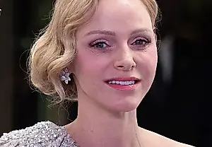La princesa Charlène y su vestido estrellado