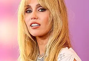 20 años de «Hannah Montana»: el look de Miley Cyrus en el estreno