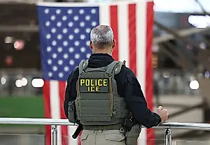 Qué hace el ICE en el aeropuerto