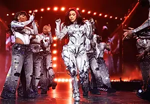 Cardi B cubre Nueva York de purpurina