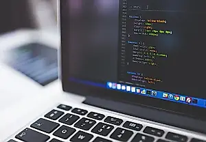 Cuando el código escribe el hardware