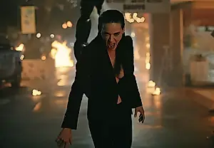 Katy Perry quema puentes: nueva canción y videoclip «Watch It Burn»