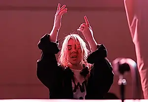 Alison Wonderland y su hora de gloria en blanco y amarillo en el Mundial de fútbol