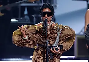 Lauryn Hill recibe el premio Living Legend Icon Award en los BET Awards 2026