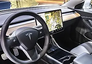 Un conductor de Tesla, acusado de homicidio por un accidente mortal en Texas