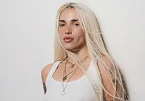 Elena Rose: de gira con Karol G, amistad sin guion ni exceso de pompa