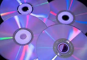 Los CD vuelven a estar de moda: quién los escucha todavía y por qué aumentan las ventas